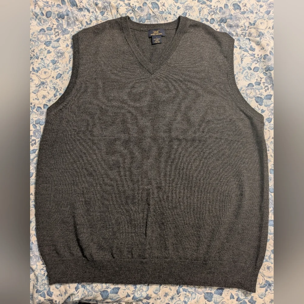 Brooks Brothers Charcoal V-Neck Sweater Vest - Picture 1 of 3
